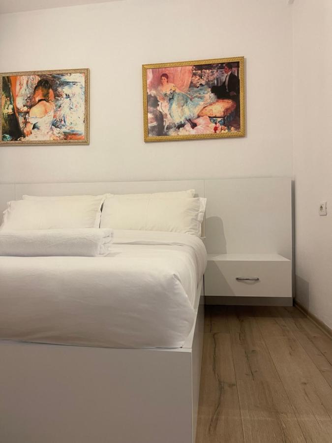 Apartment In The New Bazaar Of Tirana - Hana Blu 외부 사진