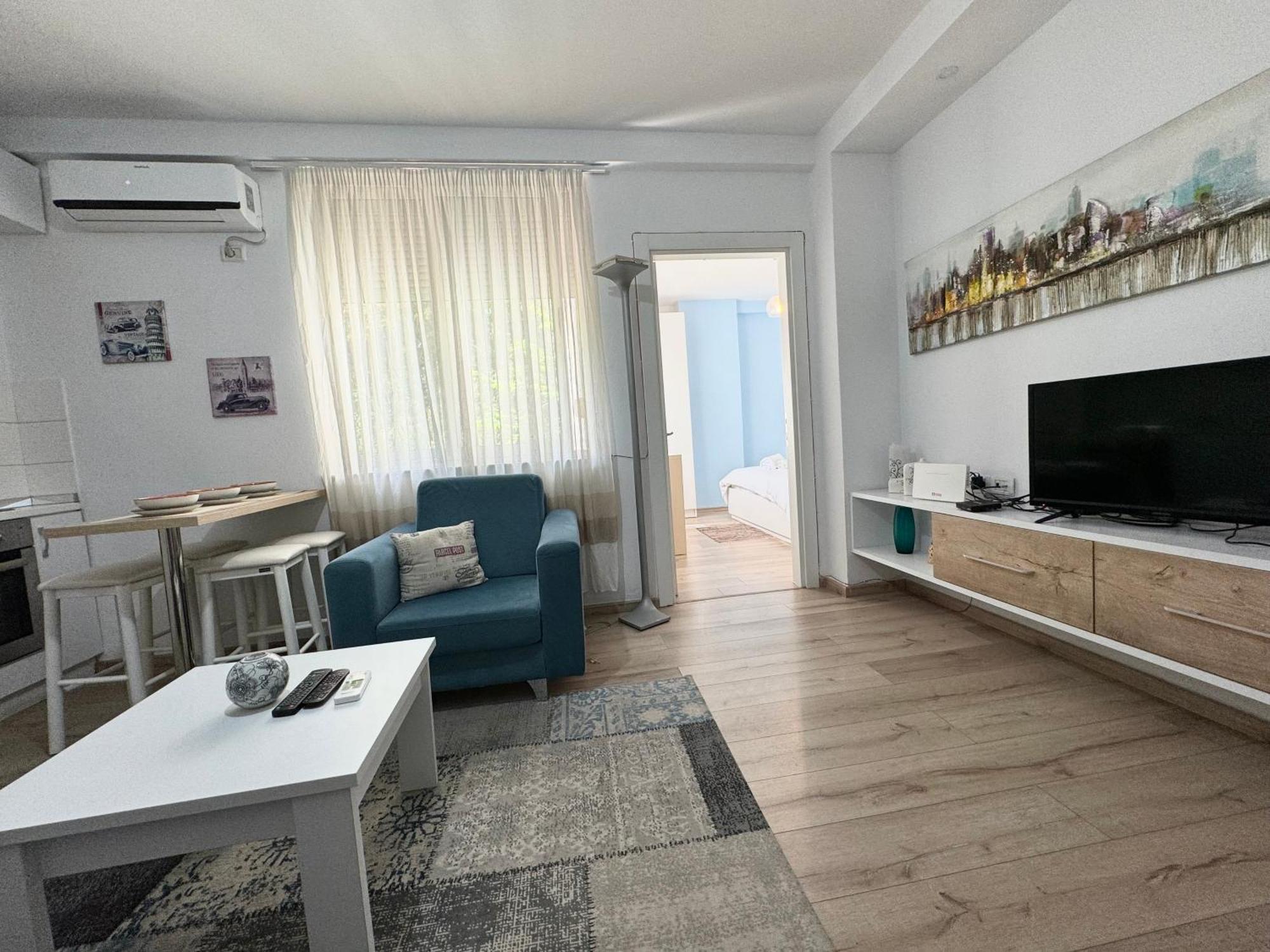 Apartment In The New Bazaar Of Tirana - Hana Blu 외부 사진