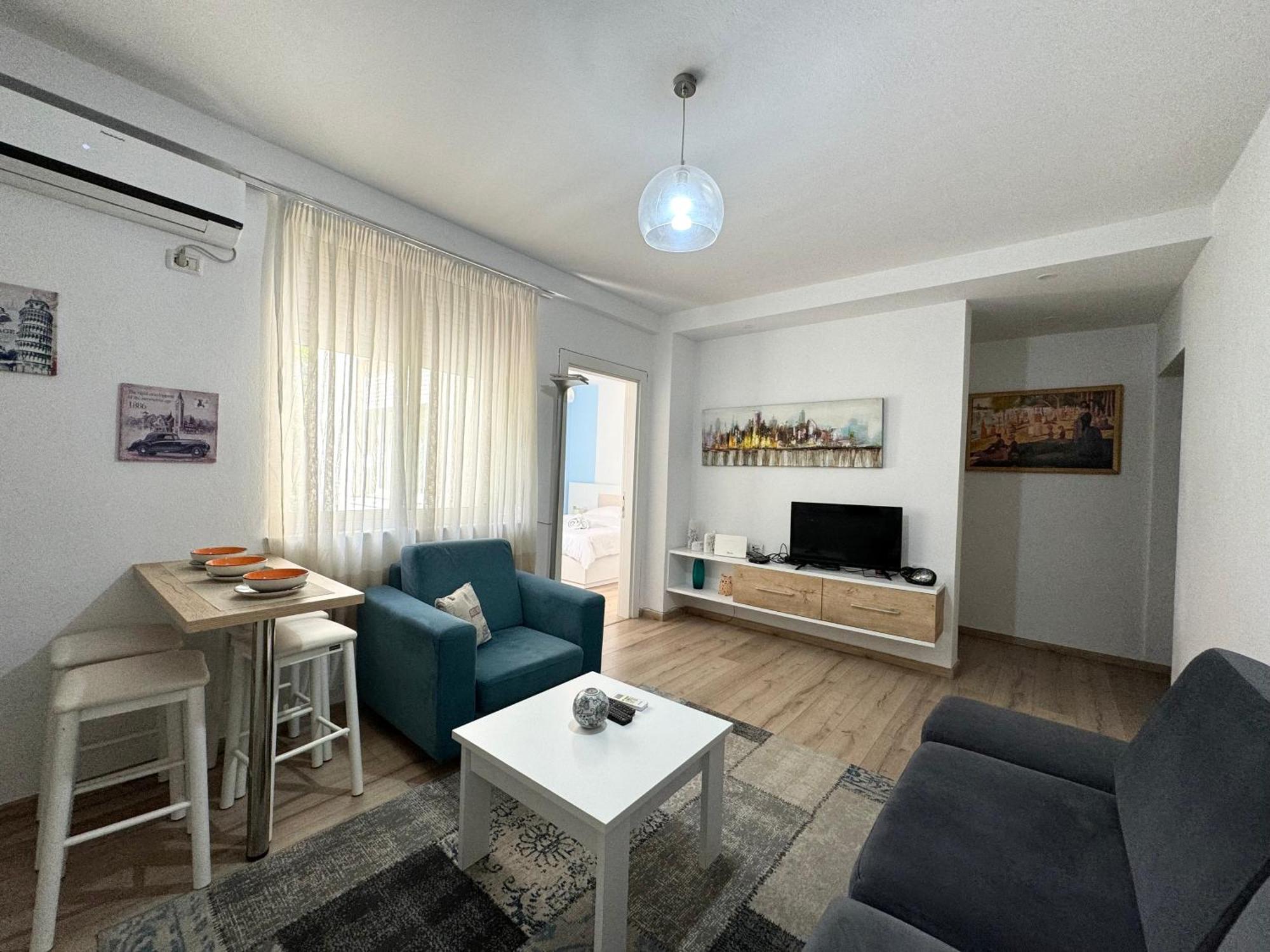 Apartment In The New Bazaar Of Tirana - Hana Blu 외부 사진